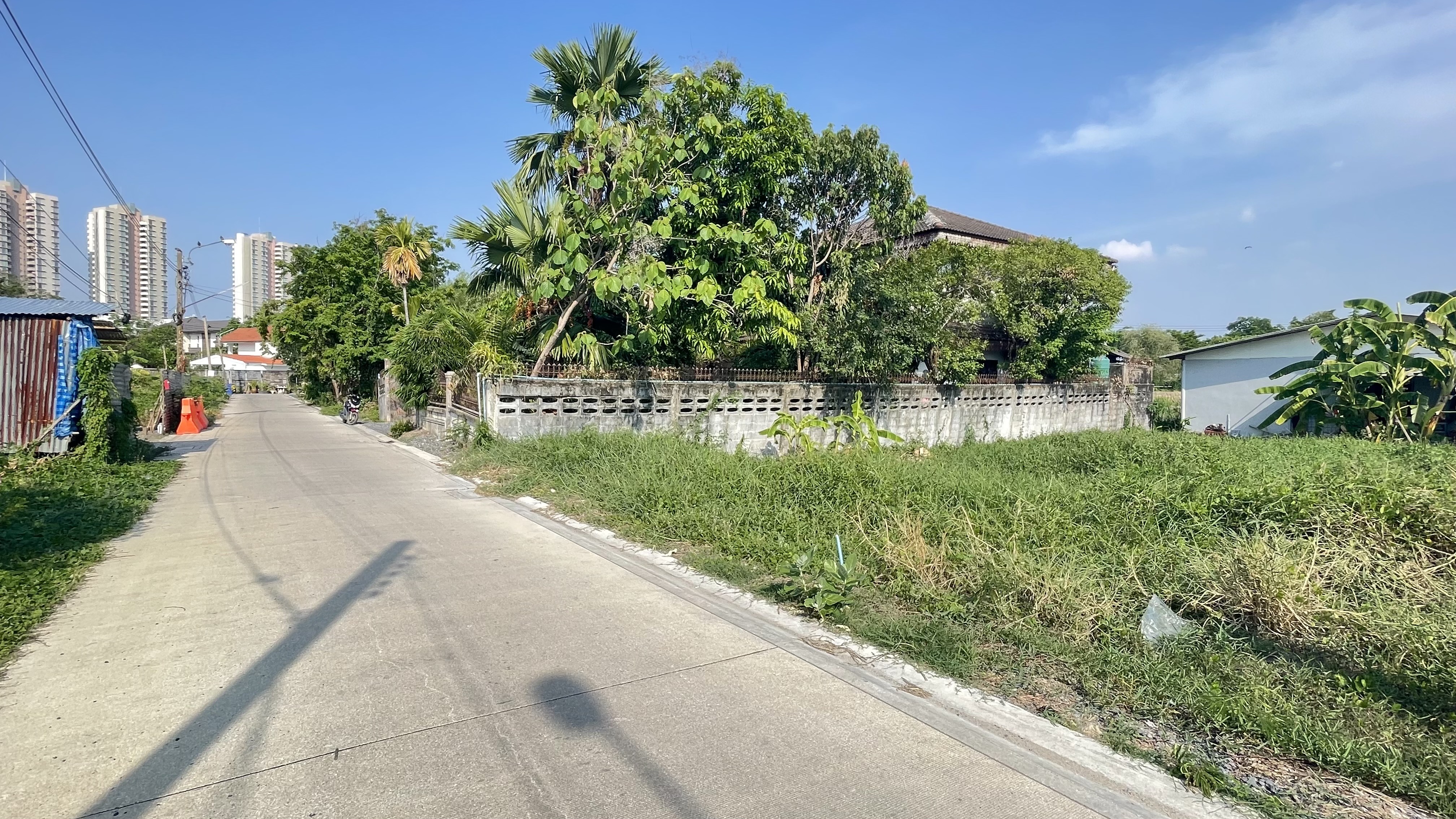 ขายที่ดินสวยแปลงมุม 100 ตร.วา ในซอยงบประมาณ ใกล้เมืองทอง ตรงข้าม Megahome ปากเกร็ด นนทบุรี